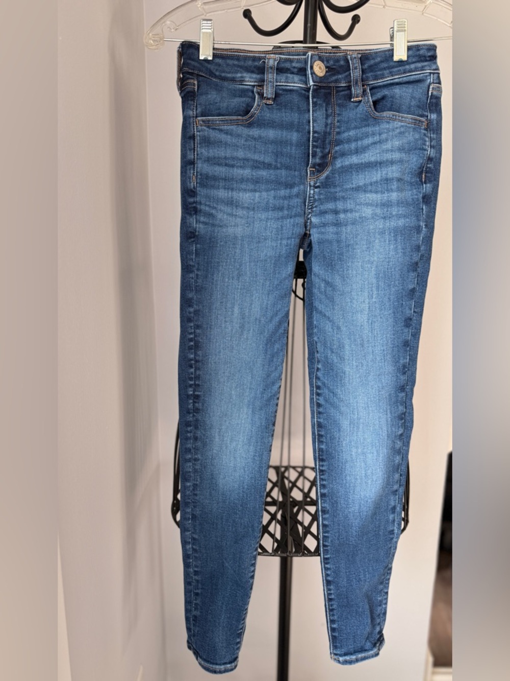 American Eagle Outfitters Skinny Jeans in Medium Blue Wash